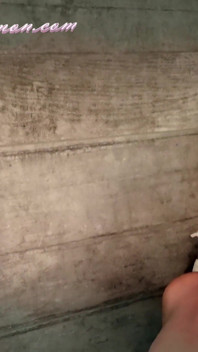 Seksi esmer orta yaşlı seksi kadın duş alıyor