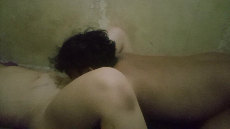 Angelina Pop: Jilat memek tante sampai muncrat