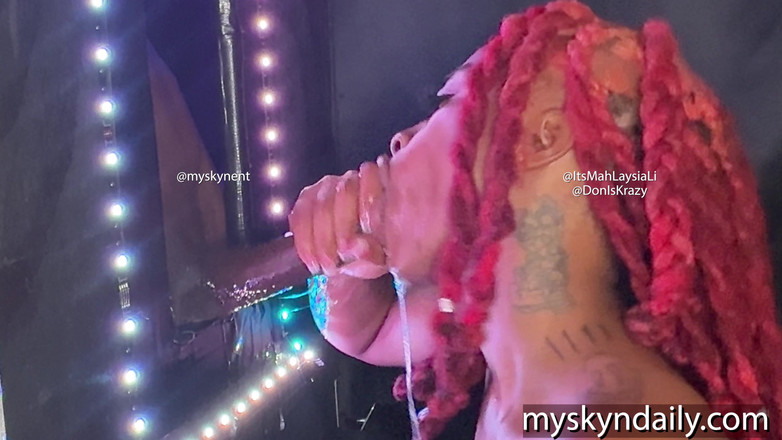 MySkyn Entertainment: Gırtlağına kadar büyük zenci yarağı alıyor