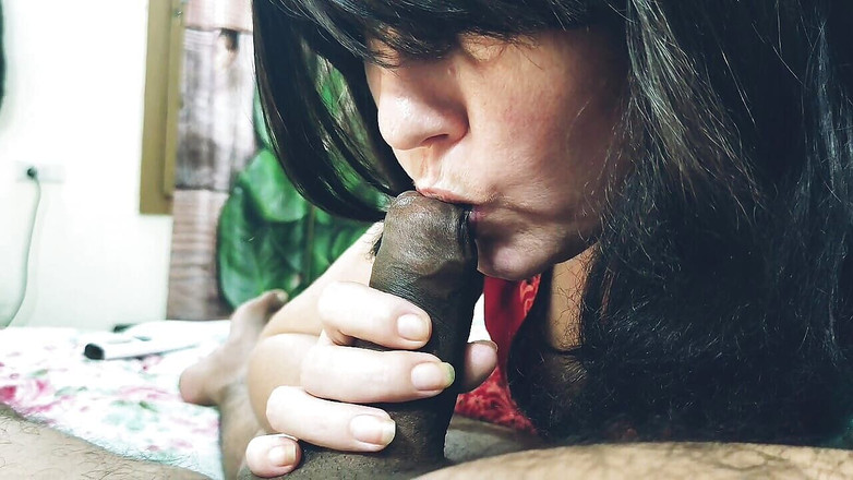 Bolly Karma: Modrooká amatérská MILF hrdla péro suchá Během domácího sexu