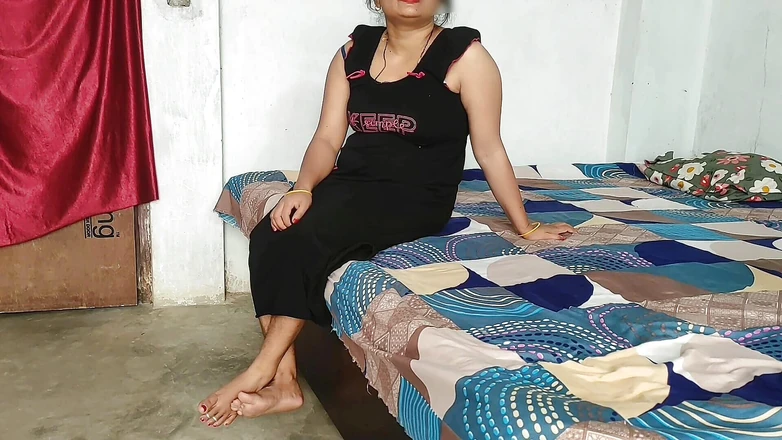 Happyhome: Parlour Boy Fucked Desi Indian Bhabhi at Home After Giving...