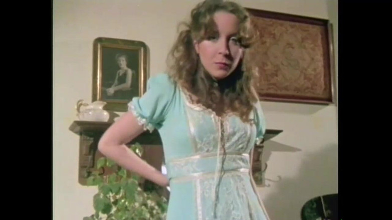 Vintage megastore: Cô vợ nóng bỏng đút con cu của người đàn ông của mình