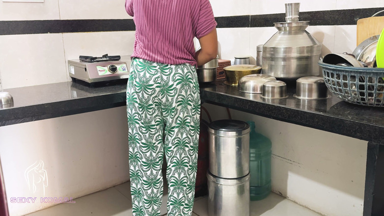 Sexy Komal: Komal Wasn't Cooking Kitchen Food, but She Kicked Her Ass...