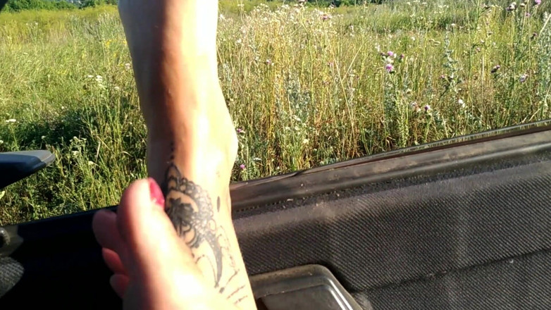 LizAngel: Foot fetish in nature