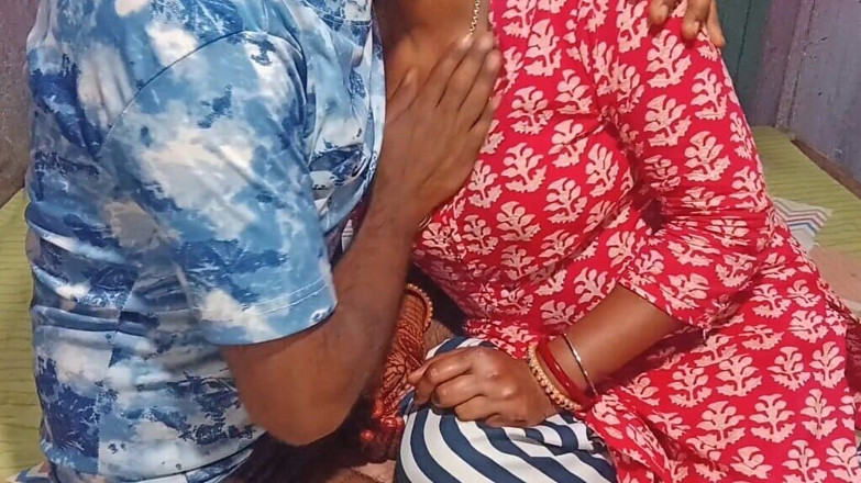 Puja bhabhi hot: Per favore scopami. La mia figa desidera ardentemente di scoparti....