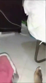 Nena negra con grandes tetas chorrea con orgasmo
