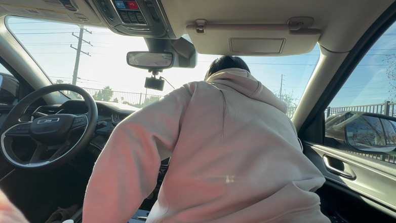 SquishMallow3328: Yummy jimmy e la troia kitty si arrapano in macchina...