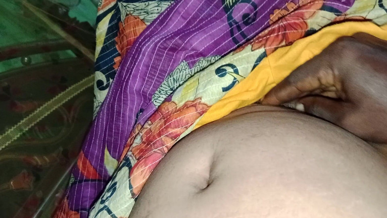 Desimombd: 德西大胸部继母操她的继子，desimombd