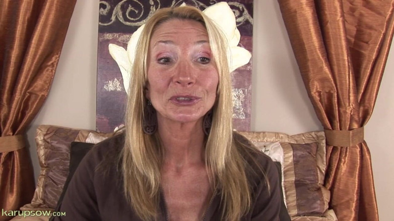 Karups Older Women: Pam masturbuje