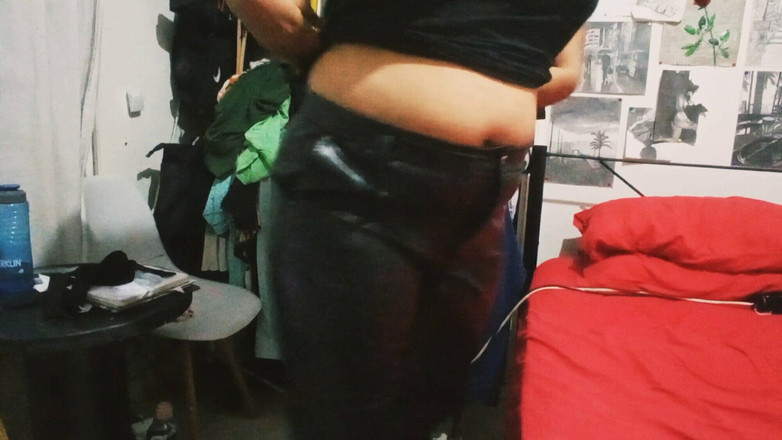 Karmicoxv: Moja dziewczyna w spodniach i stringach