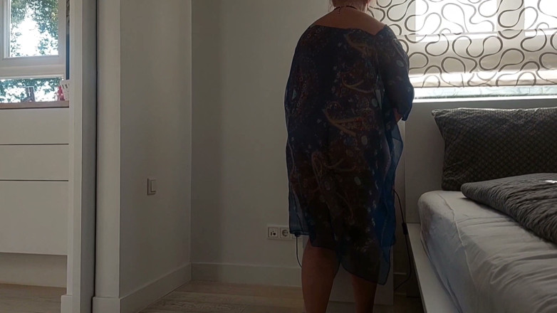 Selena701: Blonde Mature Wife Enjoys Facial