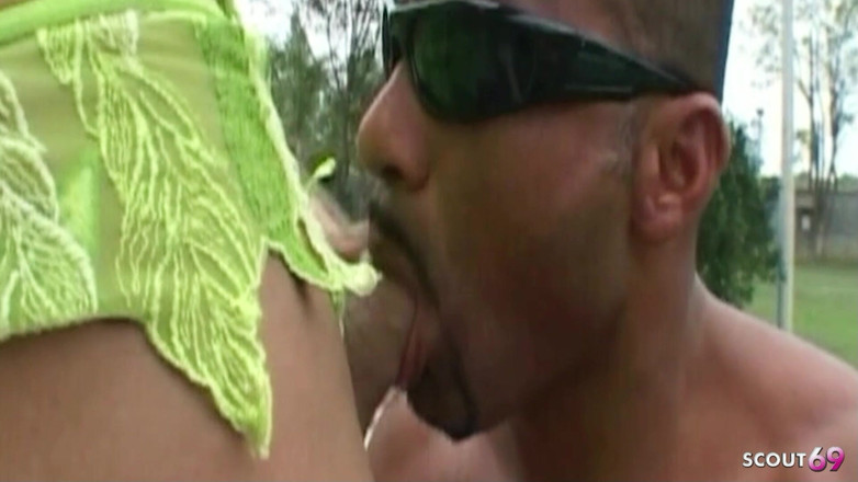 Shemale TS Collection: Sexy blondýnka Shemale análně šuká venku na dovolené