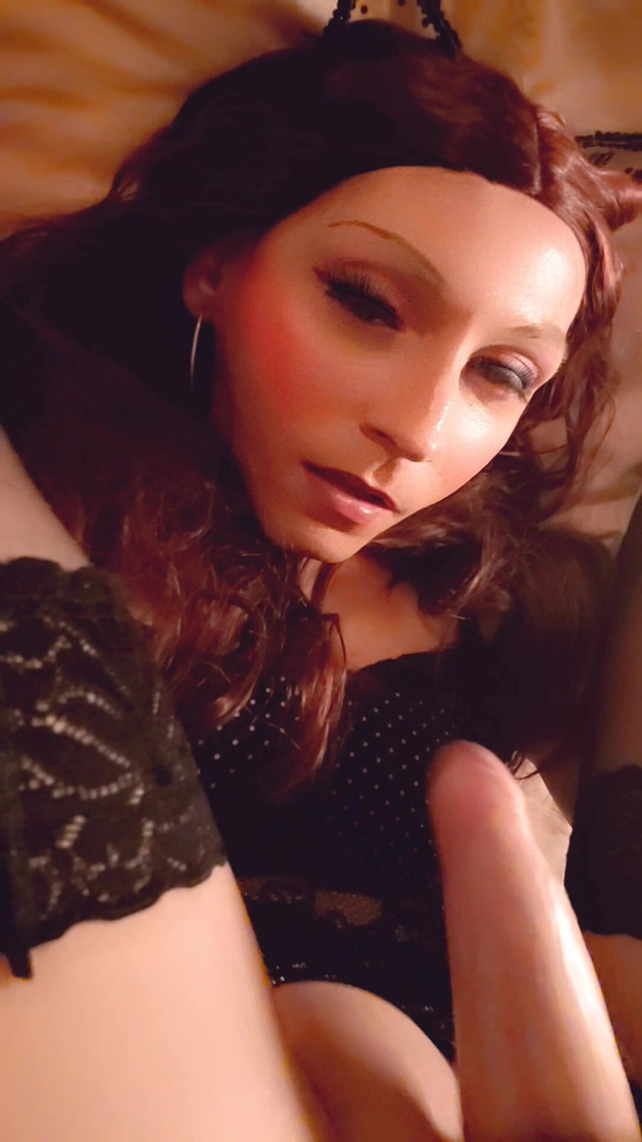 Emily Meadows: Tvrdé bušení mé kundičky mojí hračkou, pak pokryjte můj obličej...