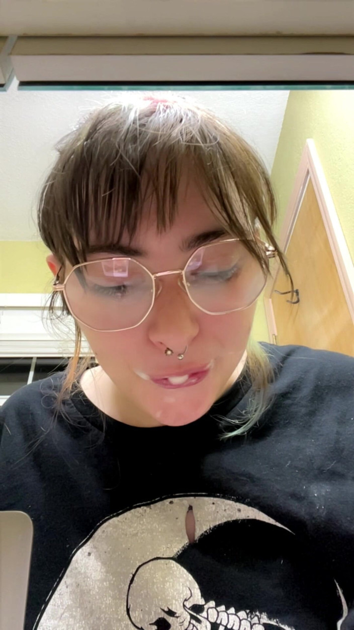 Mushroombitchx: Menyikat gigiku