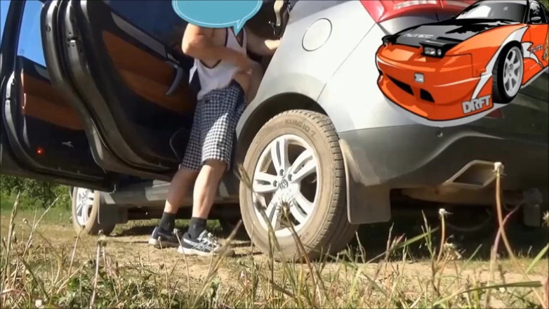 StrongSrg: Een fan vroeg haar direct bij de auto te neuken