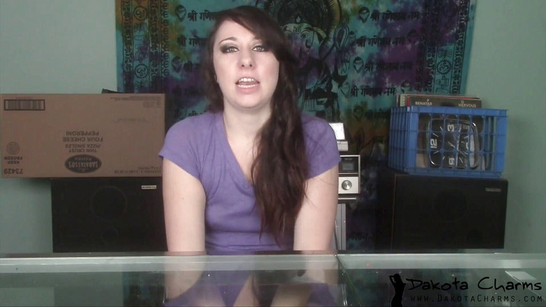 Dakota Charms: Jaja, tu pene es pequeño