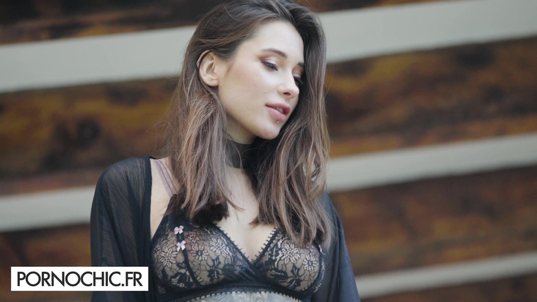 Dorcel Club: Liya Silver dan Anastasia Brokelyn menunjukkan seorang lelaki bertuah kemahiran...