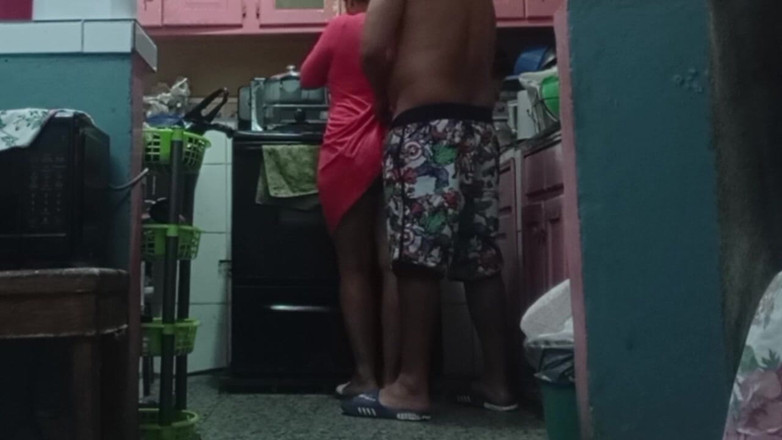 BigassMILF40: Mia suocera era in cucina a fare il cibo e...