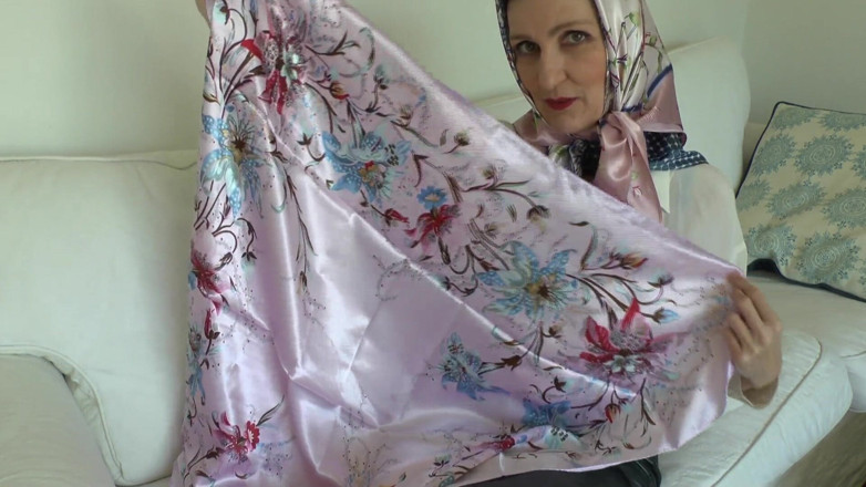 Lady Victoria Valente: Saten eşarp sevgilisi ve parlak saten eşarbına boşalıyor, Lady Victoria...