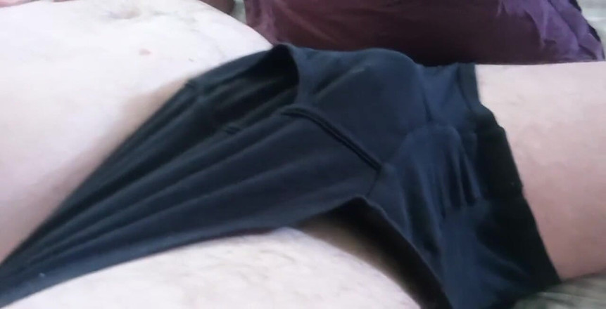 Big Pisser: Sebuah bongkok kecil vid nakal lelaki dan tubuhnya.