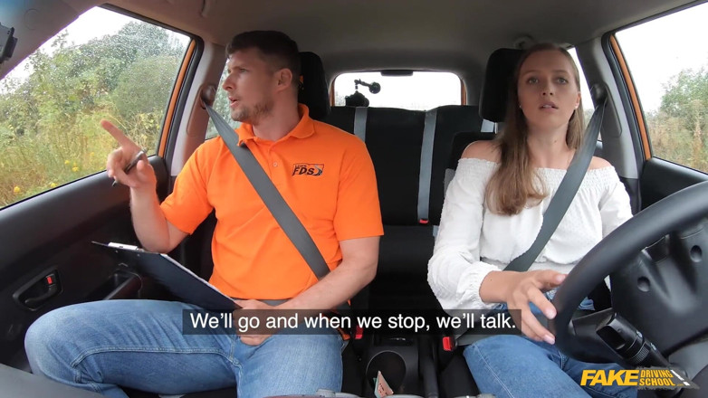 Fake Driving School: 내 완벽한 젖탱이를 볼 수 있도록 나를 통과해
