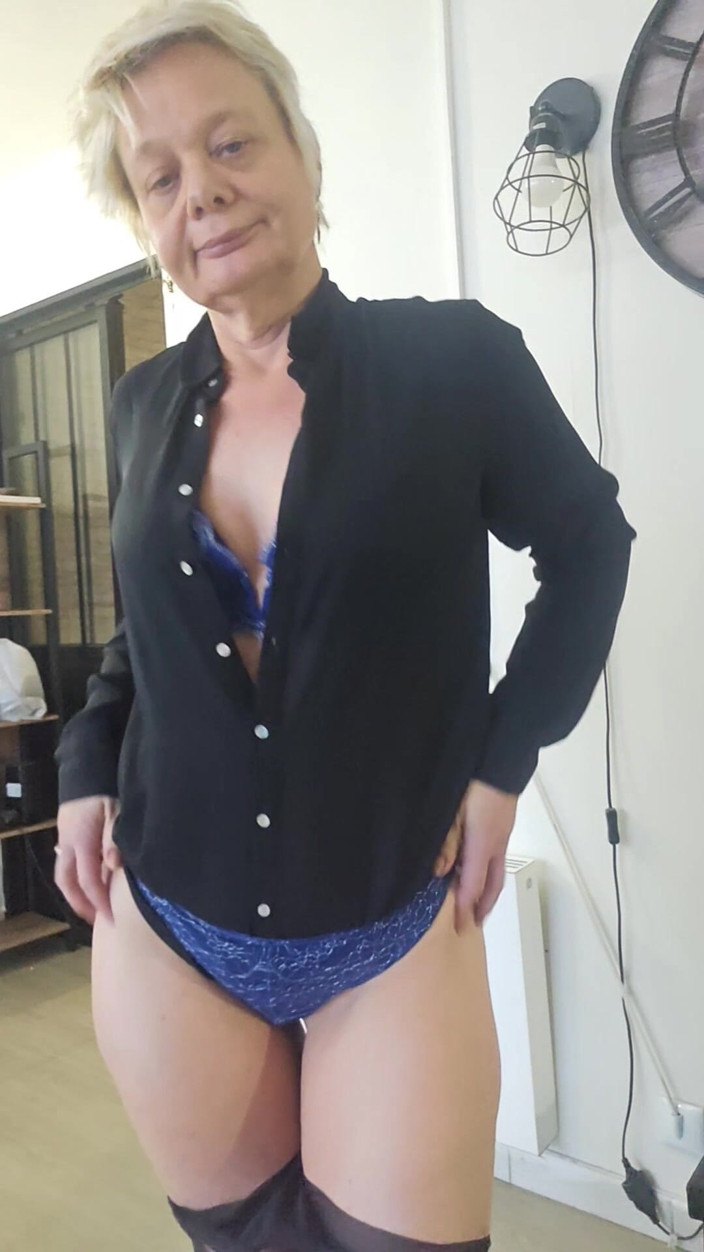 Sofy13: 嘿，你，订阅，来看看我是一个多么好的荡妇！