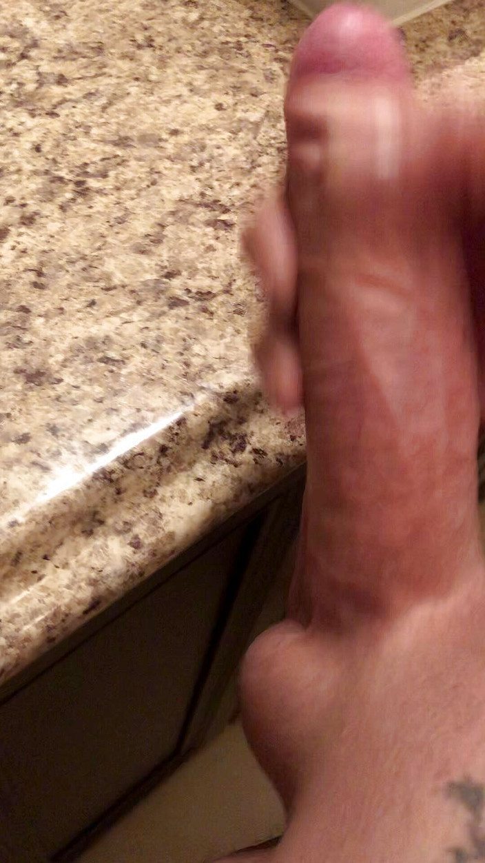 Daddyorgasmik: Masturbándome en mi baño