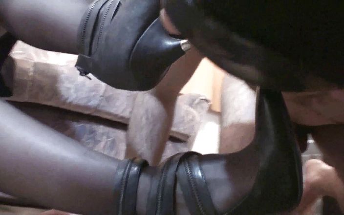 Foot Girls: Slave must lick mistress&amp;#039; shoes clean