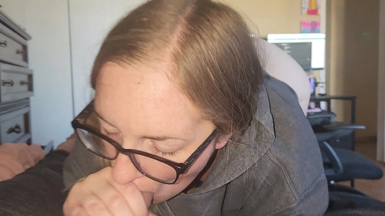 Mama_Foxx94: Ev ofisi baştan çıkarmalar: sakso dikkat dağıtıcı