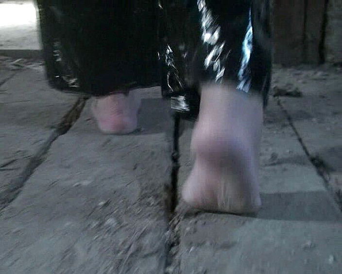 Anna Devot: Annadevot - 在泥地上赤脚