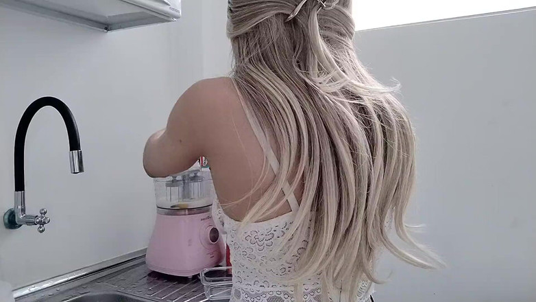 PriscilaBelini: Eu sou uma prostituta, não um cozinheiro, é por isso que...