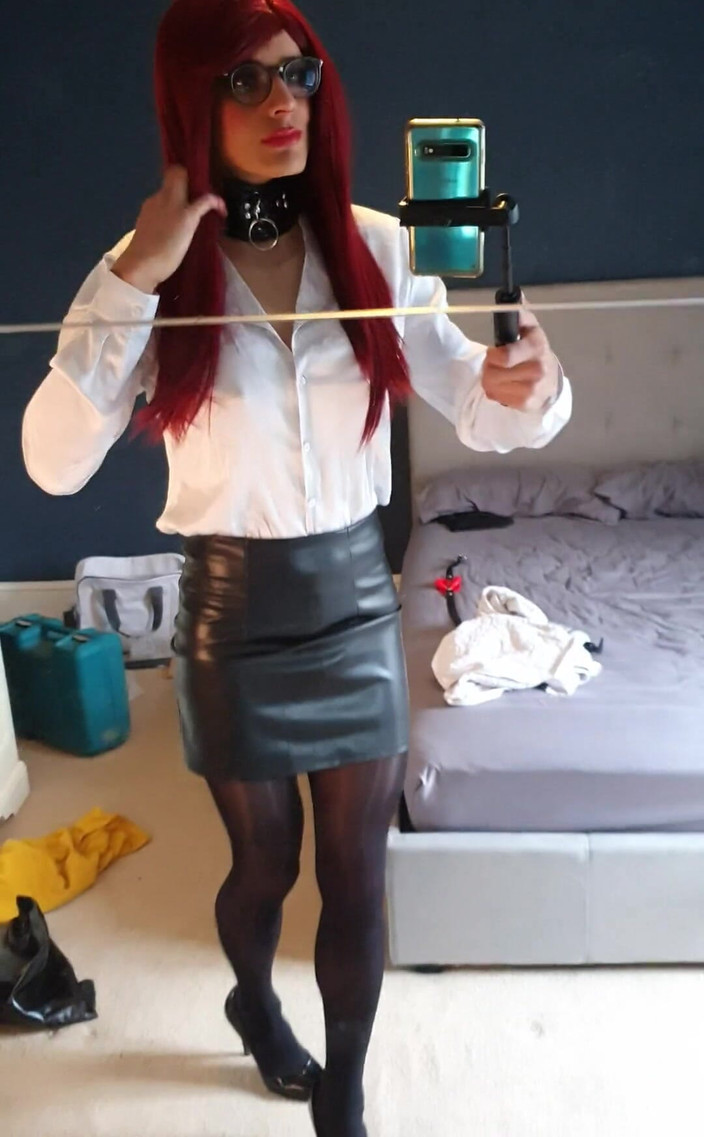 JessicaXD: 每个人都有一个淫荡的秘书幻想