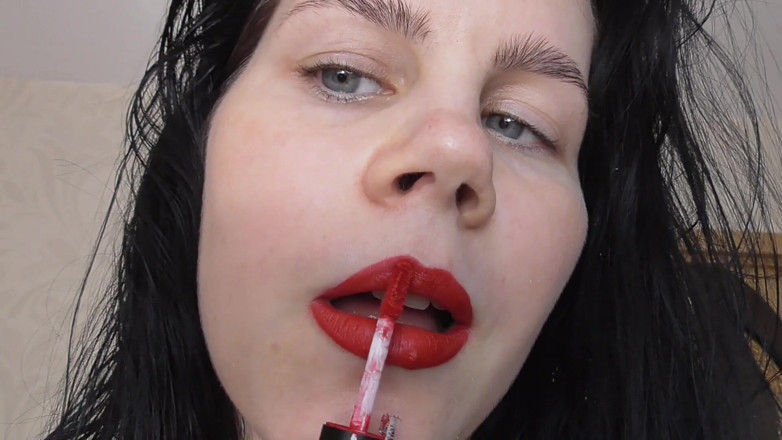 Anna Sky: A giant woman wants to eat you