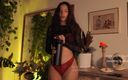 Effy Loweell studio: Effy Loweell, un model de pe Instagram, se bucură să-și...