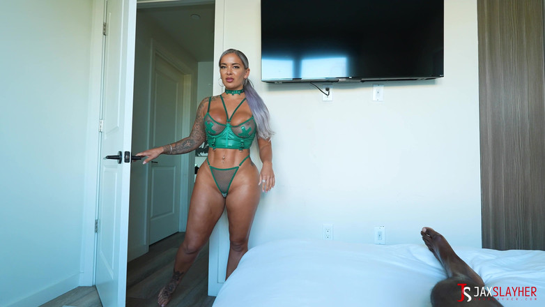 Jax Slayher: Gorąca dziewczyna zdradza BF ze współlokatorem