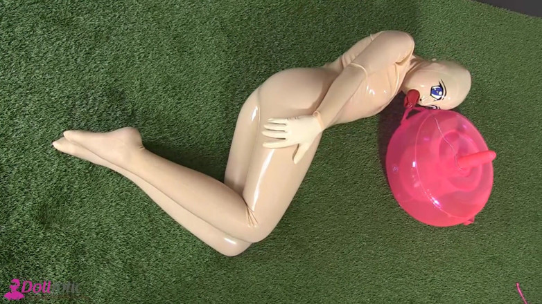 Dollrotic: Living Rubberdoll z silikonową maską