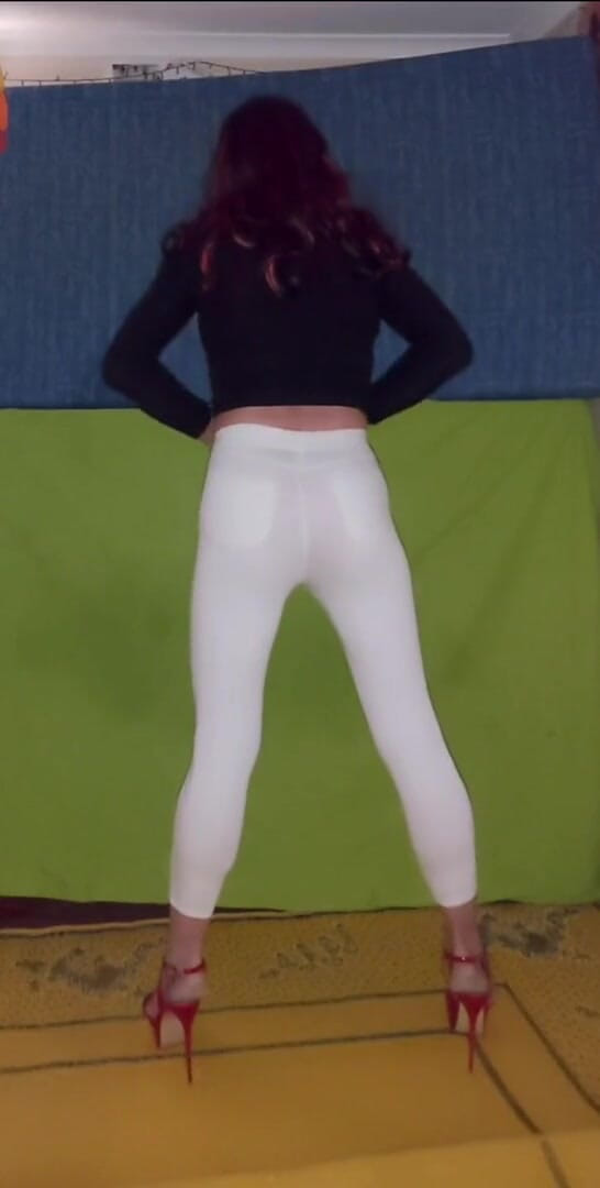 Lizzaali: ホワイトストレッチパンツ