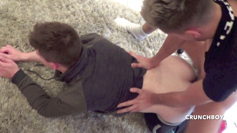 STRAIGHTS BOYS COERCED TO FUCK GAY: Valerian accepteert om zonder condoom geneukt te worden door een...