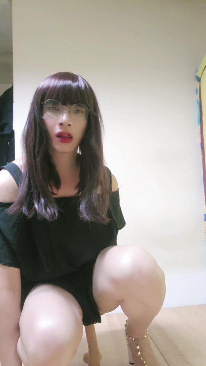 Taiwancdgirl: La trans ting xuan indossa tacchi alti sexy e si...