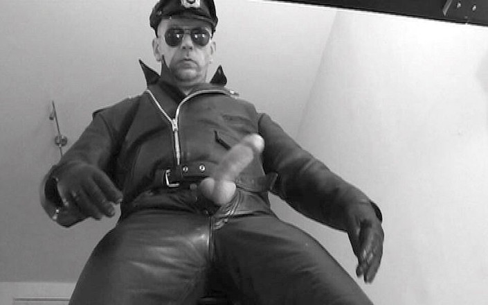 GERMANE_XL: Leather Master 8