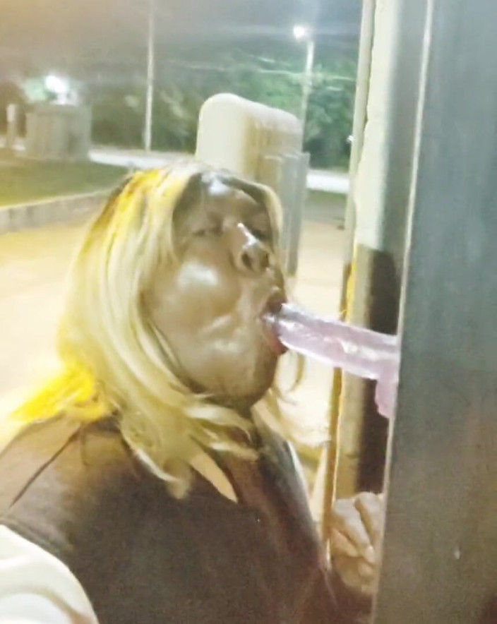 Kyla Throatz: Je suce mon gode. Kyla Throatz