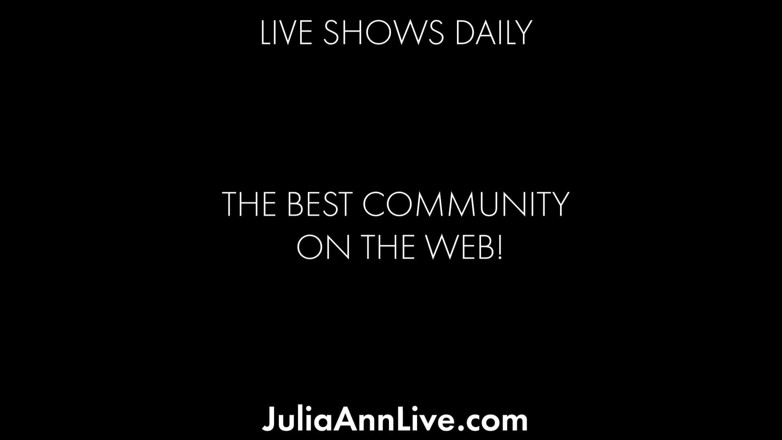 Julia Ann: JOI - provocação nos peitos com vibrador