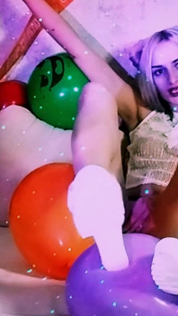 Yvie Lowe - Halloween Balloon Party