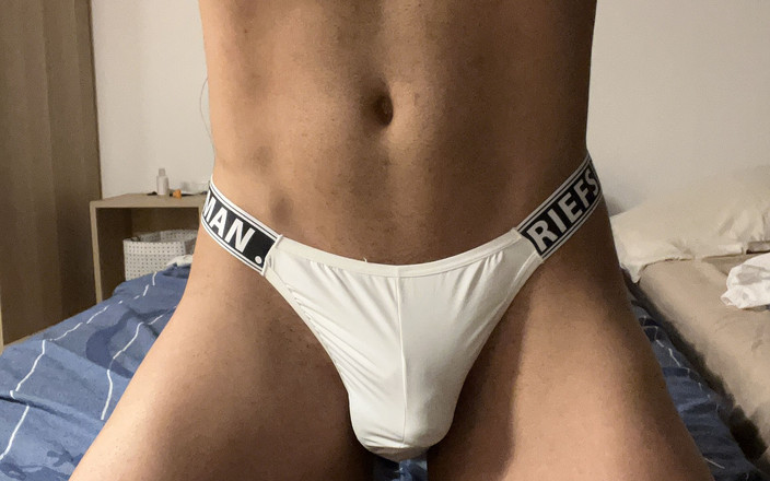 LuNino: Sexy gay striptýz