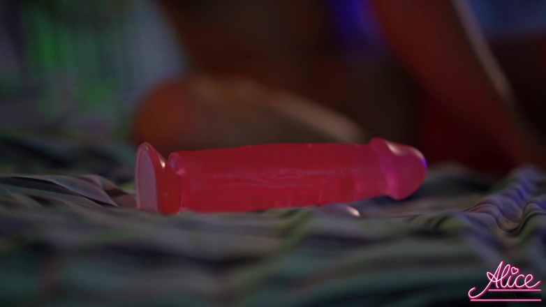 Alice KellyXXX: Teen with big ass masturbate dildo and cum - music porn