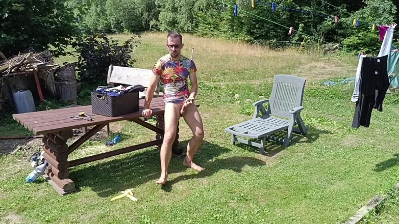 kickerscooter: Jerking off While Hanging Out the Laundry