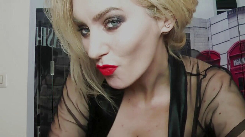 Goddess Celine: 这个剪辑不仅仅是关于鞋子，它是关于你穿正确的鞋子可以做什么