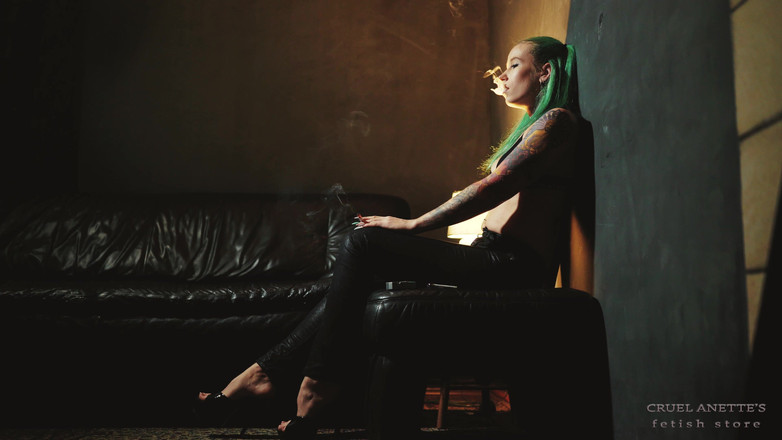 Cruel Anettes fetish world: 긴 하루를 보낸 후 혼자
