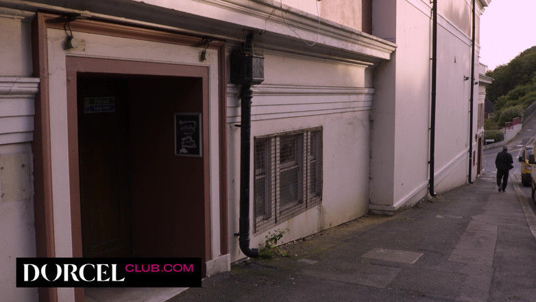 Dorcel Club: Trio biznesowe z Anissa Kate