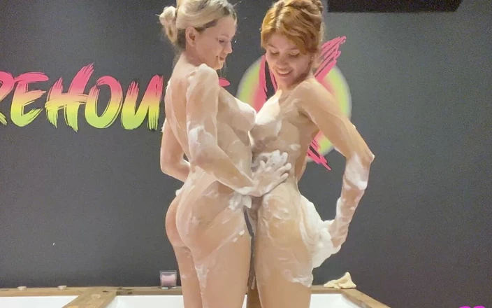 Marina Gold: Lesbian Teens Have a Foamy Bath